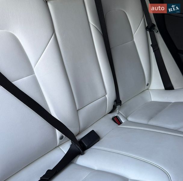 Седан Tesla Model 3 2021 в Кривому Розі