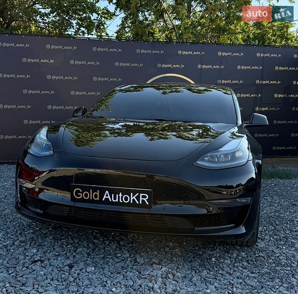 Седан Tesla Model 3 2021 в Кривому Розі