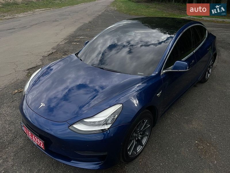 Седан Tesla Model 3 2019 в Луцке