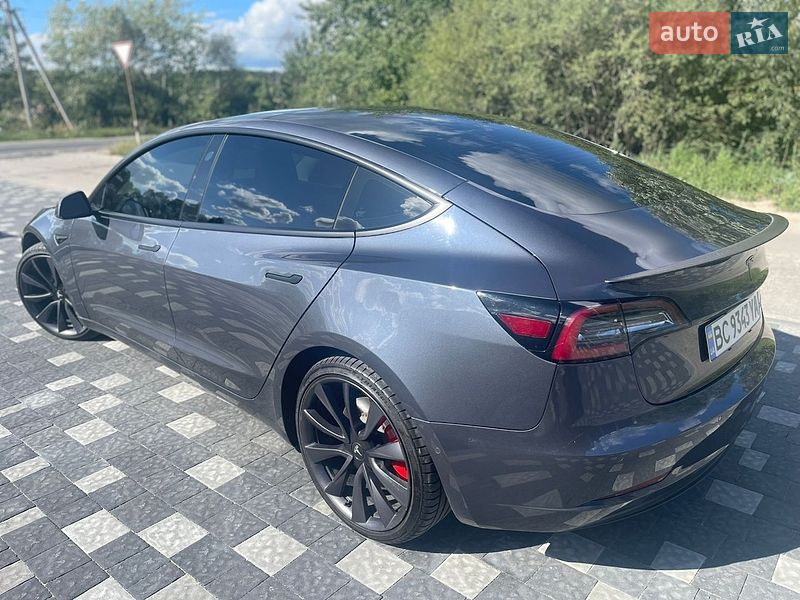Седан Tesla Model 3 2020 в Львові