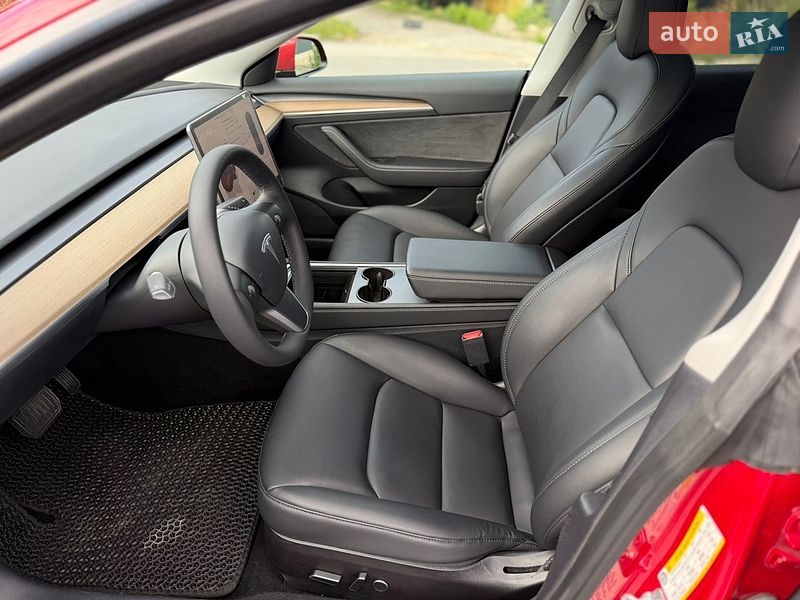 Седан Tesla Model 3 2022 в Вінниці