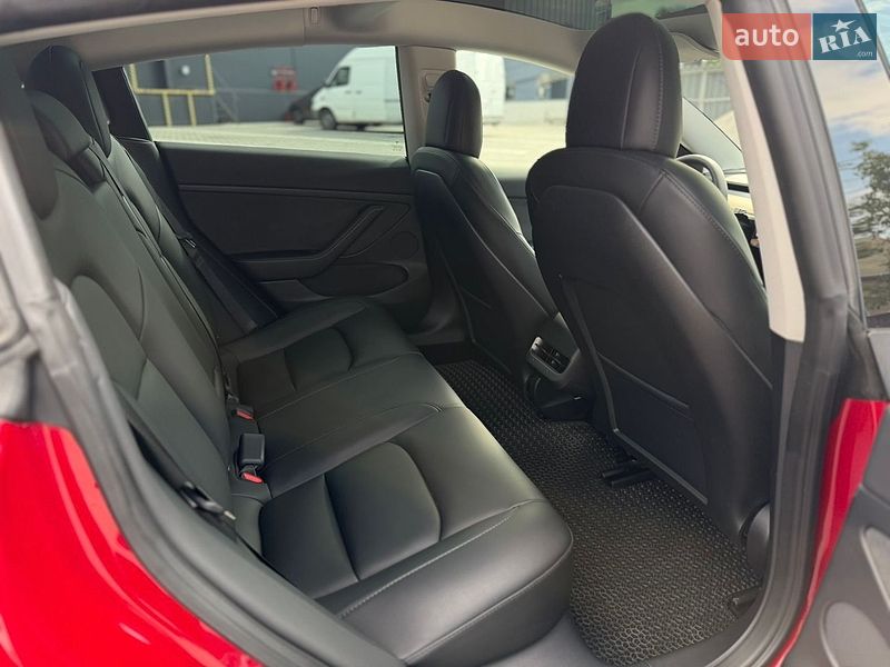 Седан Tesla Model 3 2022 в Вінниці