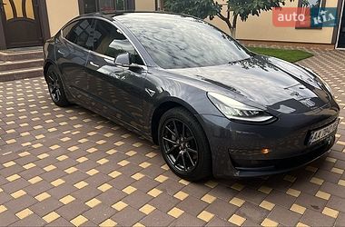 Седан Tesla Model 3 2019 в Киеве