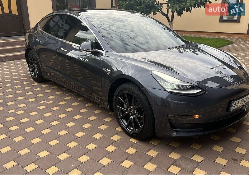 Седан Tesla Model 3 2019 в Киеве