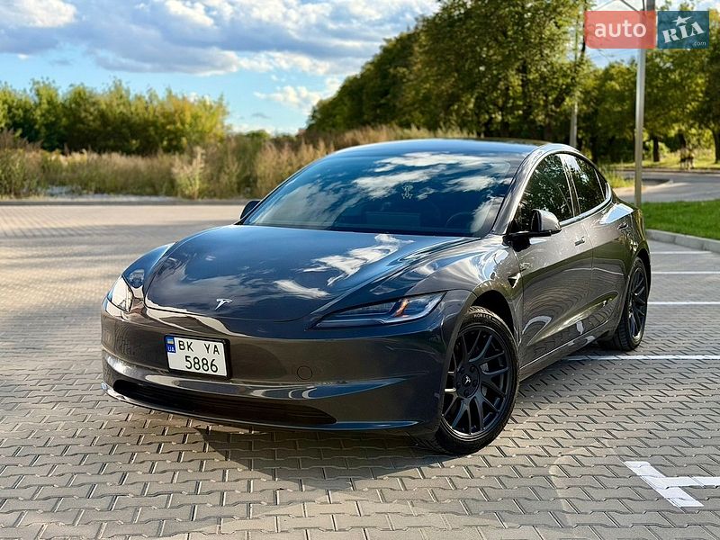 Tesla Model 3 2024