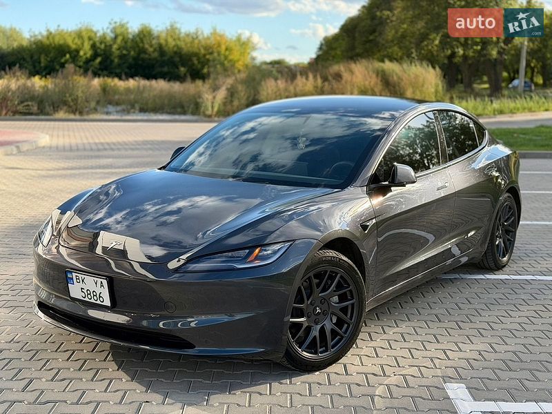 Седан Tesla Model 3 2024 в Рівному