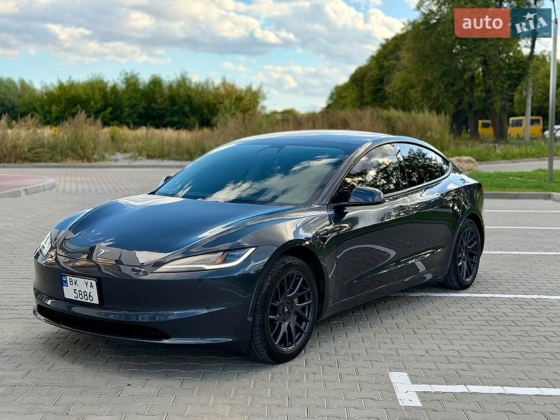 Седан Tesla Model 3 2024 в Рівному