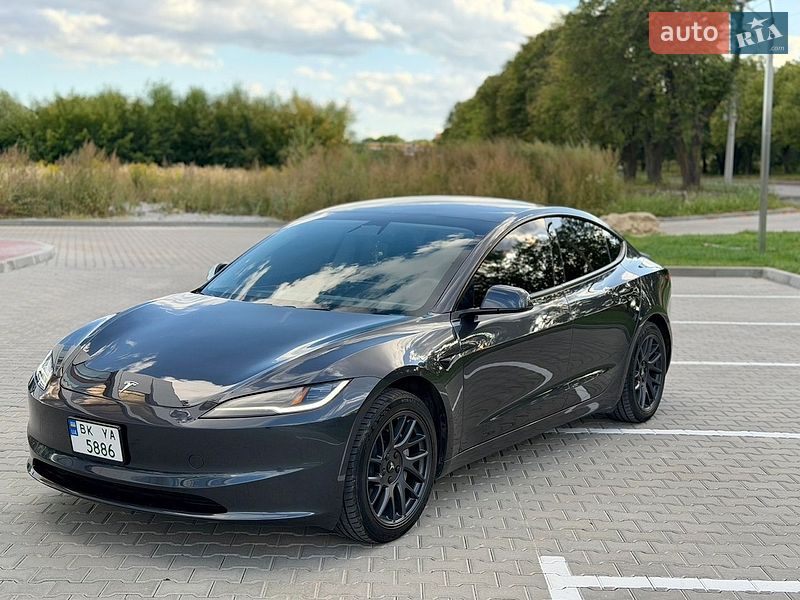 Седан Tesla Model 3 2024 в Рівному