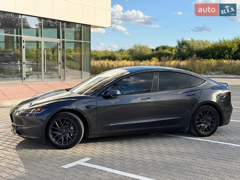 Седан Tesla Model 3 2024 в Рівному