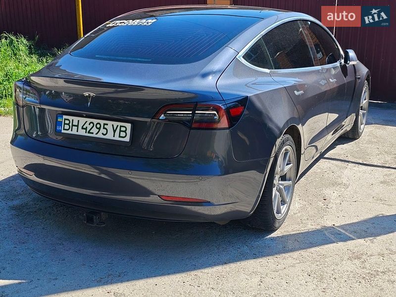 Седан Tesla Model 3 2020 в Чорноморську