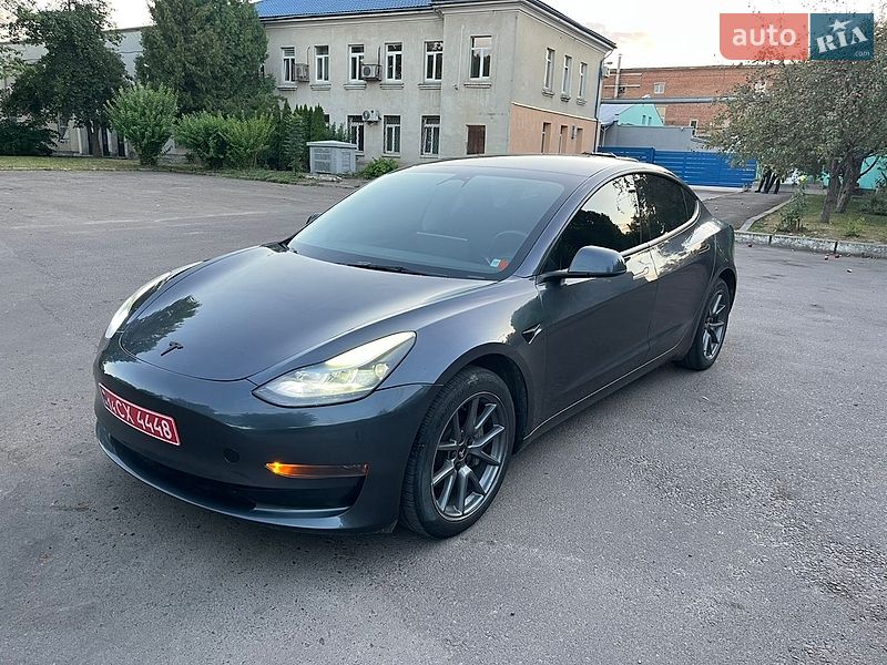 Седан Tesla Model 3 2023 в Львові