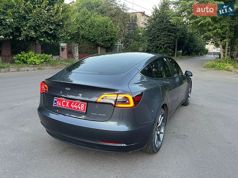 Седан Tesla Model 3 2023 в Львові