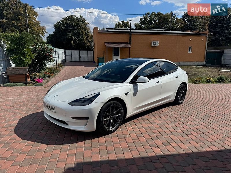 Седан Tesla Model 3 2021 в Миргороді
