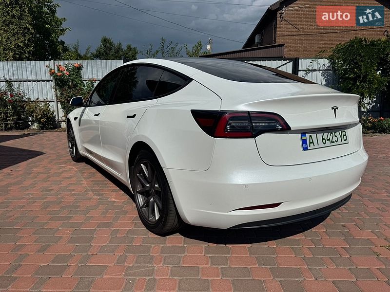 Седан Tesla Model 3 2021 в Миргороді