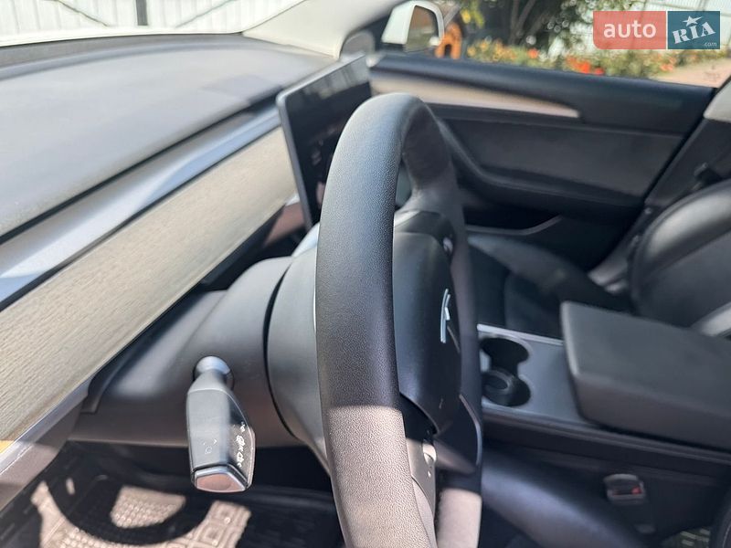 Седан Tesla Model 3 2021 в Миргороді
