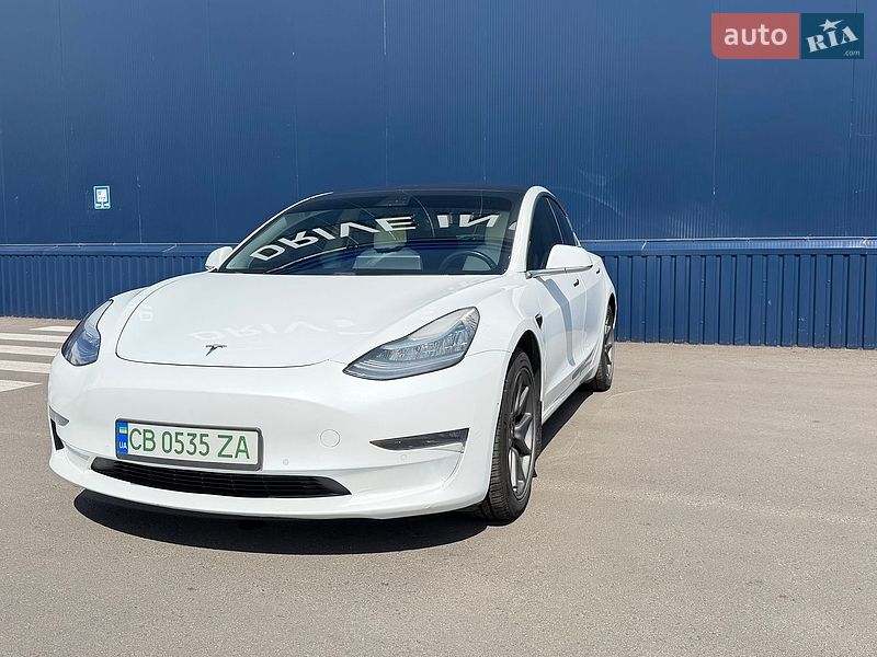 Седан Tesla Model 3 2018 в Киеве