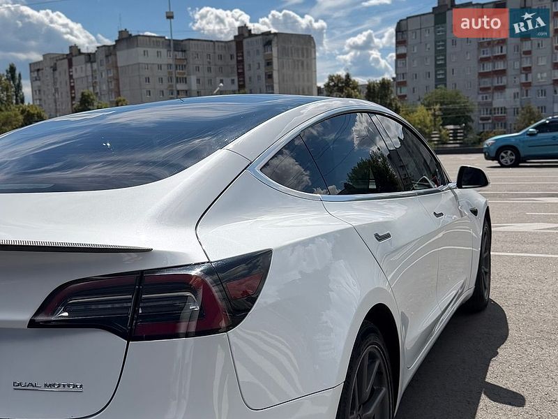 Седан Tesla Model 3 2018 в Киеве