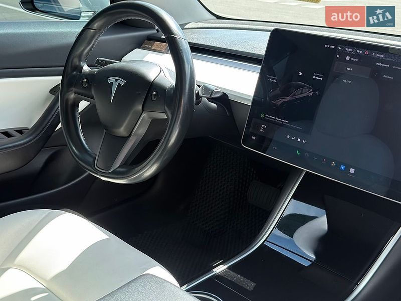 Седан Tesla Model 3 2018 в Киеве