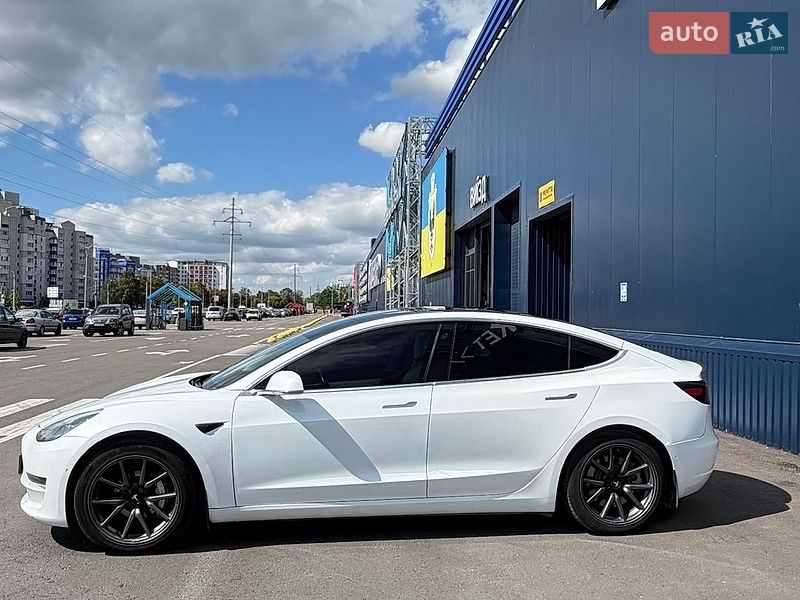 Седан Tesla Model 3 2018 в Киеве