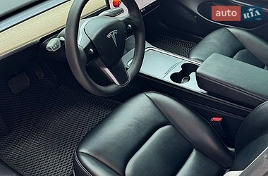 Седан Tesla Model 3 2021 в Кривому Розі
