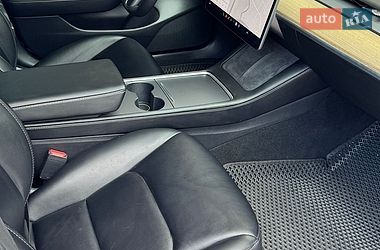 Седан Tesla Model 3 2021 в Кривому Розі