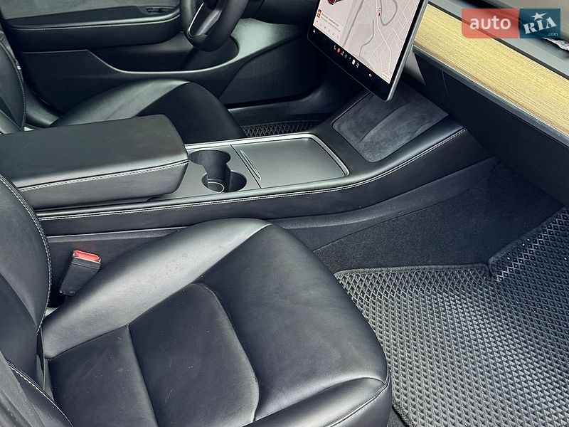 Седан Tesla Model 3 2021 в Кривому Розі