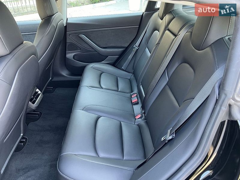 Седан Tesla Model 3 2021 в Одессе