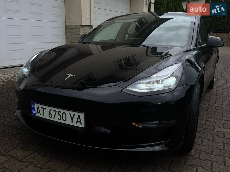 Седан Tesla Model 3 2022 в Надворной