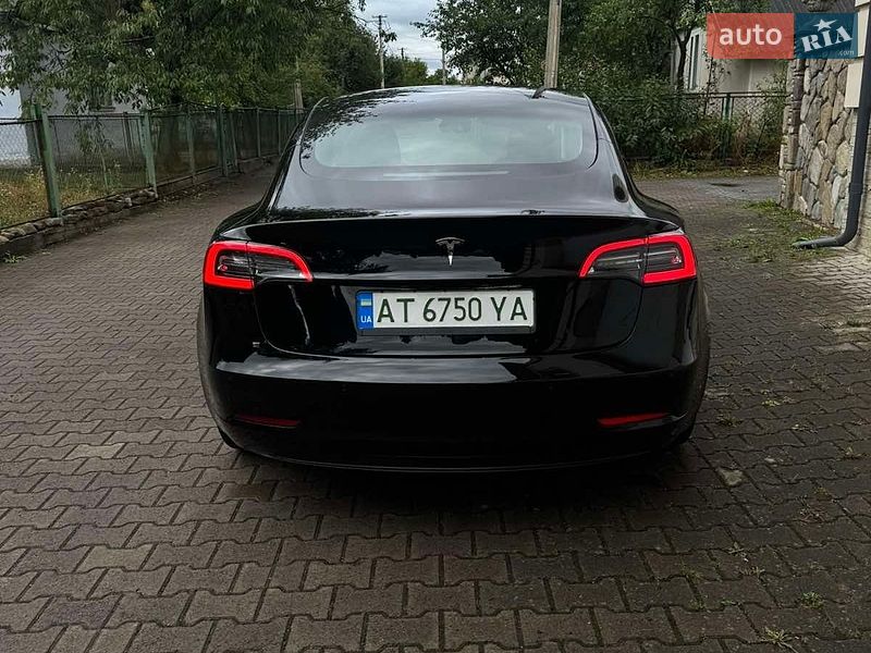 Седан Tesla Model 3 2022 в Надворной