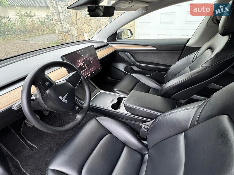 Седан Tesla Model 3 2022 в Надворной