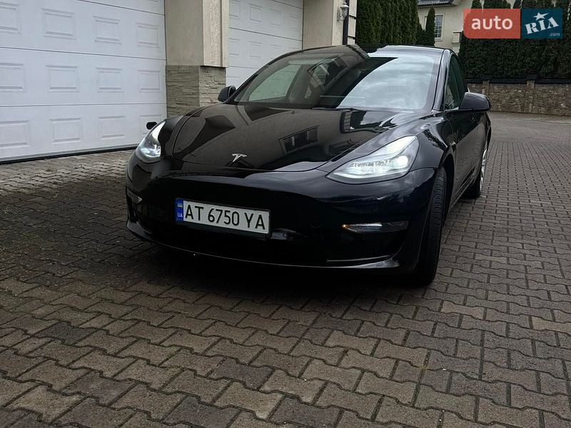 Седан Tesla Model 3 2022 в Надворной