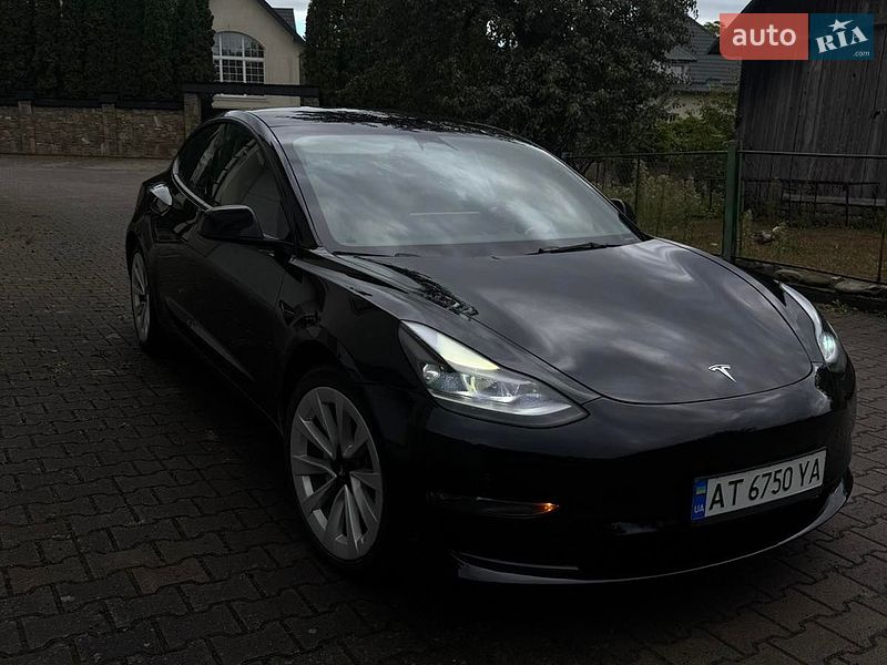 Седан Tesla Model 3 2022 в Надворной