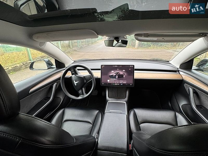 Седан Tesla Model 3 2022 в Надворной