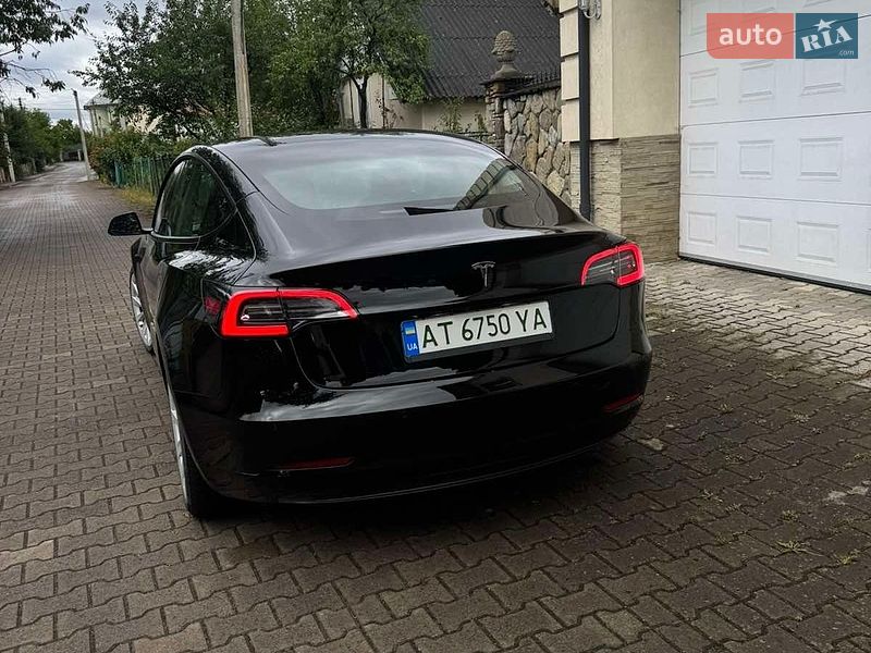Седан Tesla Model 3 2022 в Надворной