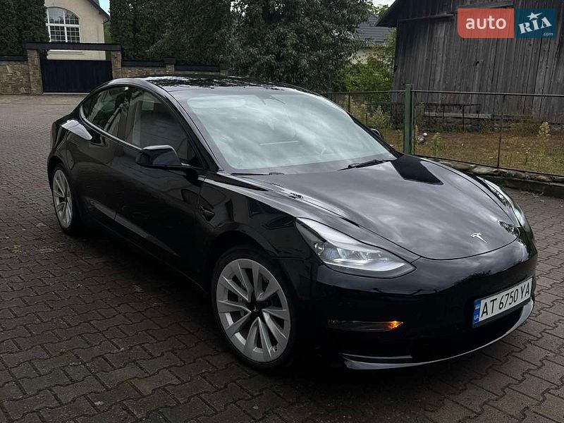 Седан Tesla Model 3 2022 в Надворной