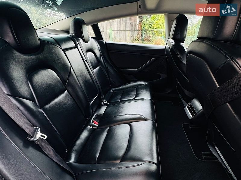 Седан Tesla Model 3 2022 в Надворной