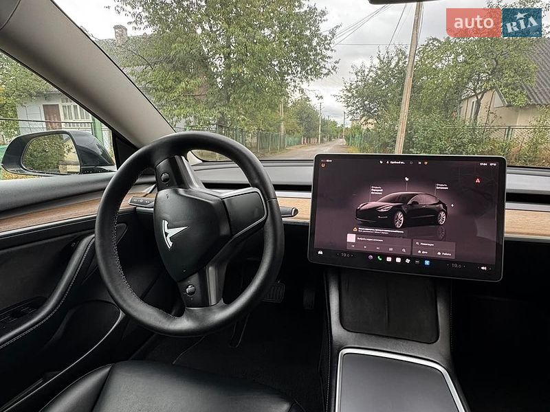 Седан Tesla Model 3 2022 в Надворной