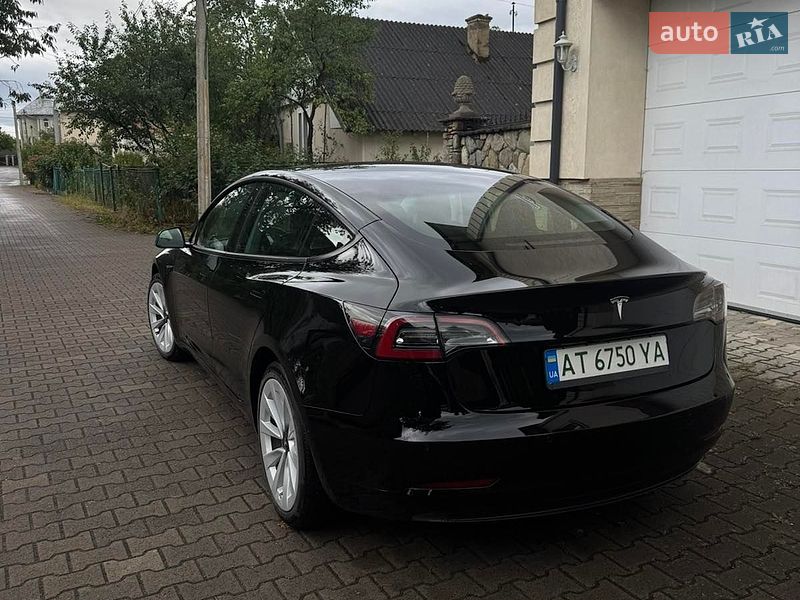 Седан Tesla Model 3 2022 в Надворной