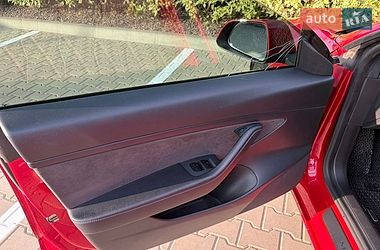 Седан Tesla Model 3 2021 в Киеве