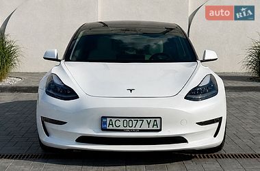 Седан Tesla Model 3 2021 в Луцке