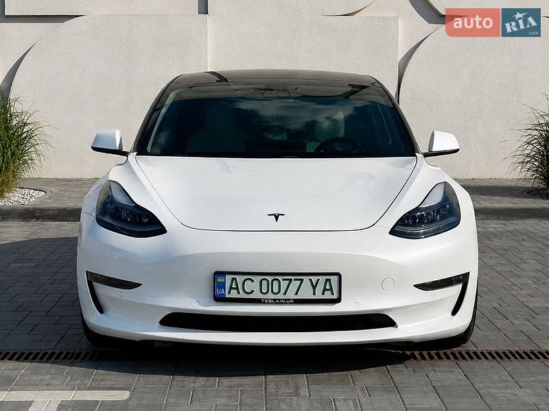 Седан Tesla Model 3 2021 в Луцке