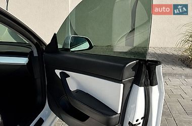 Седан Tesla Model 3 2021 в Луцке
