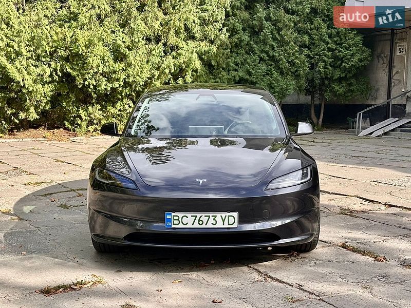 Tesla Model 3 2024