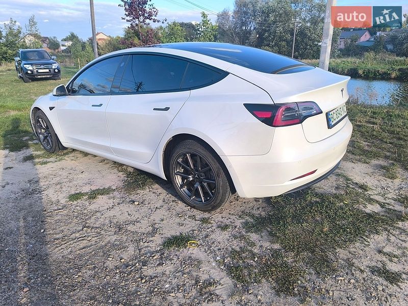 Седан Tesla Model 3 2022 в Львове