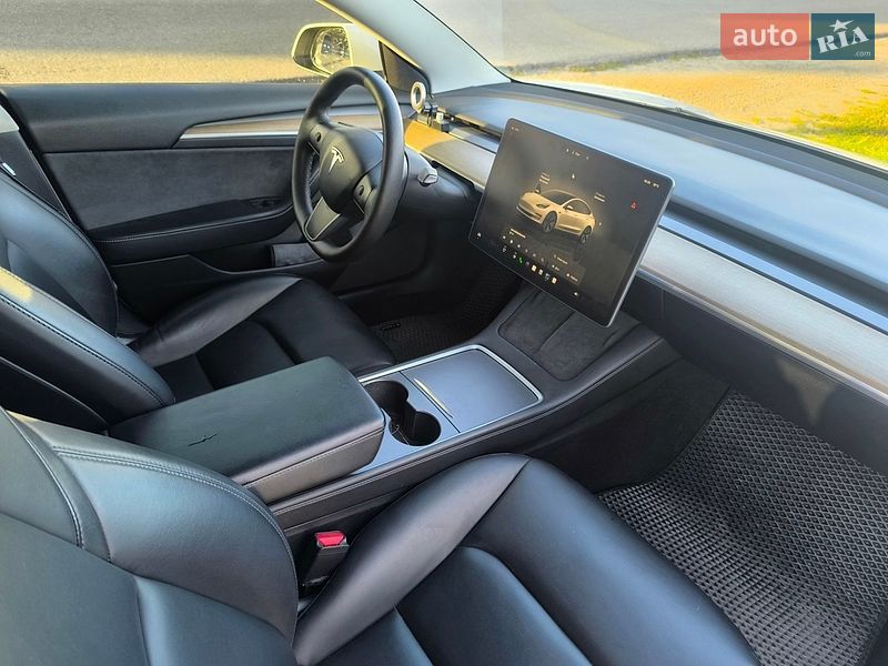 Седан Tesla Model 3 2022 в Львове