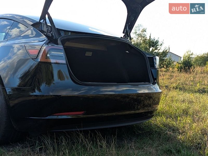 Седан Tesla Model 3 2021 в Ковелі
