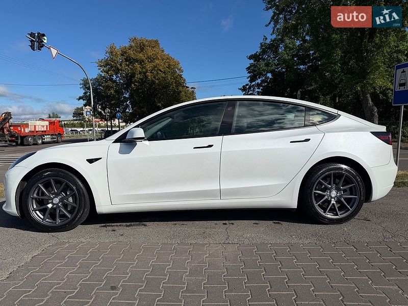 Седан Tesla Model 3 2023 в Киеве фото 5 Седан Tesla Model 3 2023 в Киеве