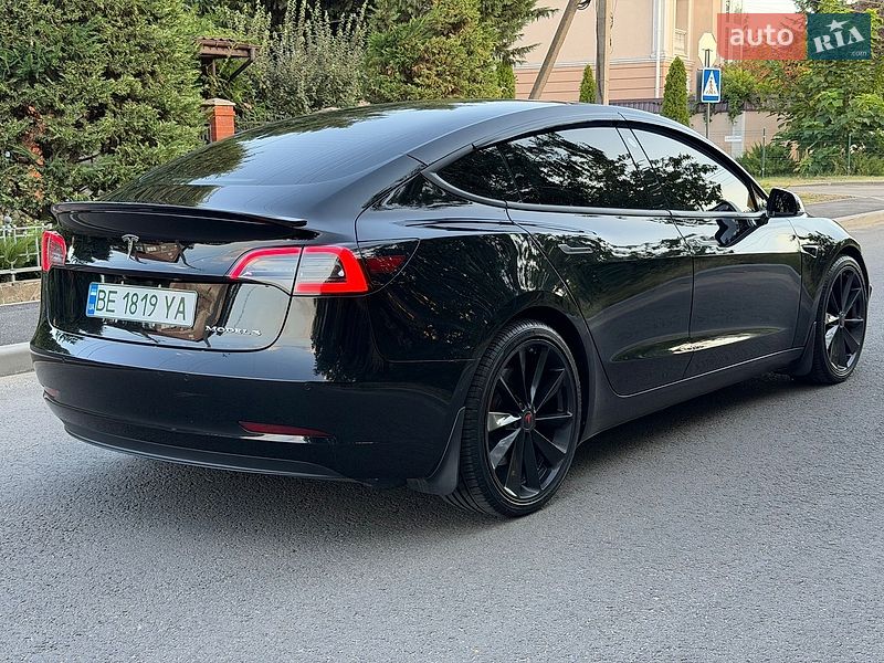 Седан Tesla Model 3 2018 в Николаеве