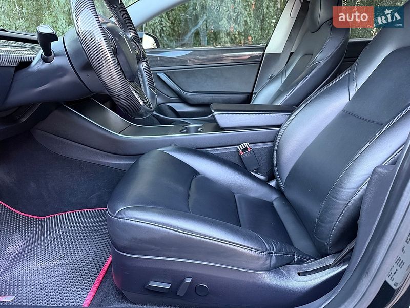 Седан Tesla Model 3 2018 в Николаеве