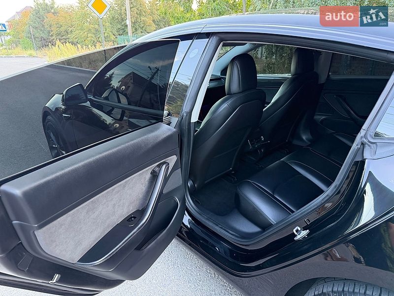 Седан Tesla Model 3 2018 в Николаеве
